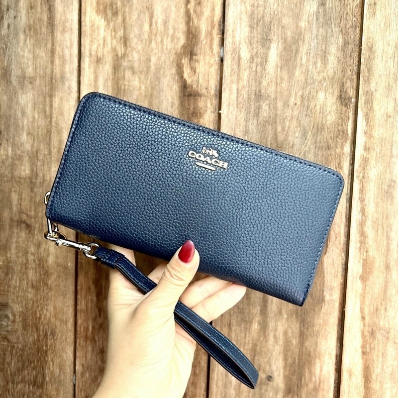 Ví nữ nhiều ngăn Coach da thật dáng dài kèm móc tay tiện dụng