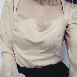 Áo lụa nhung cổ vuông tay phồng dài (2 màu)