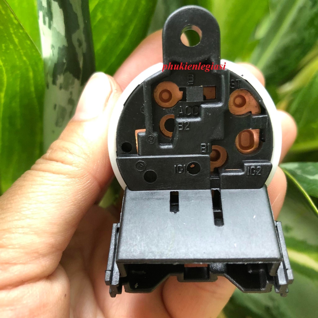 Công tắc đuôi ổ khóa Mitsubishi Grandis hàng OEM MR449457 MN113754 MR449459