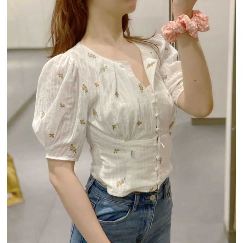 Áo Zara trắng thêu hoa nhí