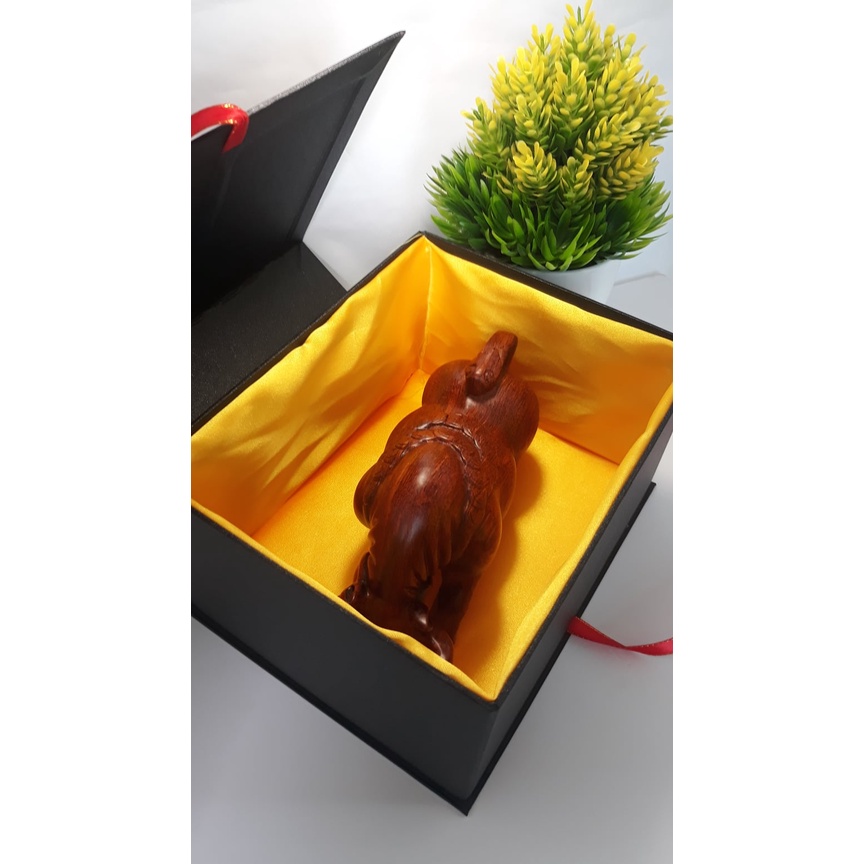 Tượng bò tót bằng gỗ độc lạ, decor trang trí tuyệt đẹp cho nhà đầu tư thành công