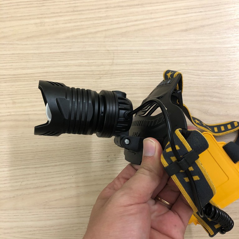 Đèn Pin đội đầu hàng khủng Ultra fire P50 Zoom, bóng led 20w cực mạnh, dùng 3 pin cực khỏe