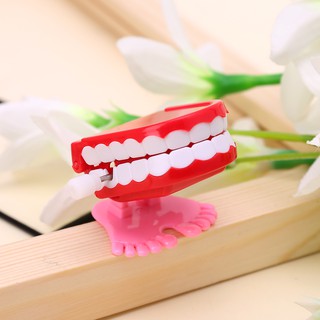 Đồ Chơi Răng Nhảy Lên Dây Cót