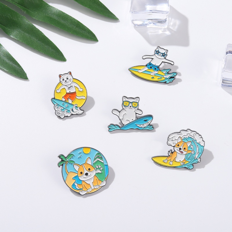 Ghim cài áo QIHE JEWELRY tráng men hình hoạt hình cún và mèo lướt ván dễ thương tùy chọn
