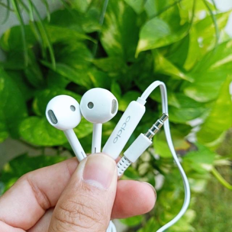 Tại nghe nhét tai có dây nhùi dòng điện thoại