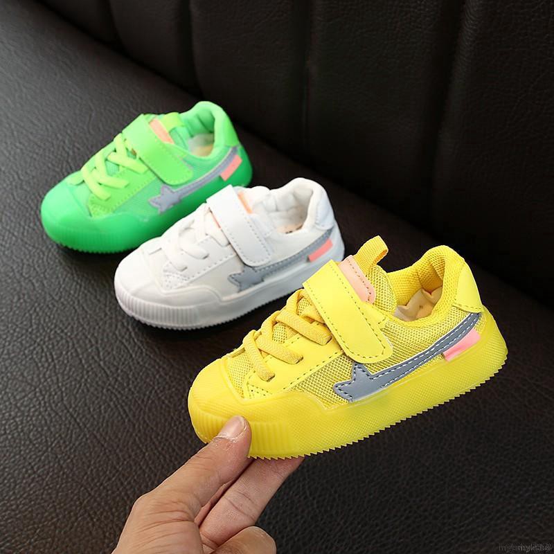 Giày Sneaker In Hoa Đế Mềm Chống Trượt Cho Bé