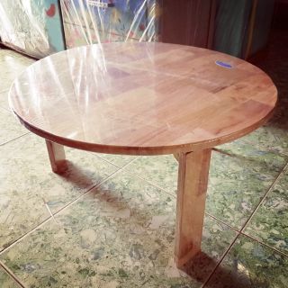 Bàn tròn rộng 60cm bằng gỗ