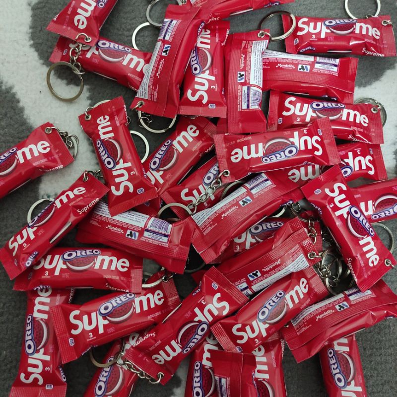 Móc khóa Supreme quà lưu niệm (gói) (màu ngẫu nhiên)