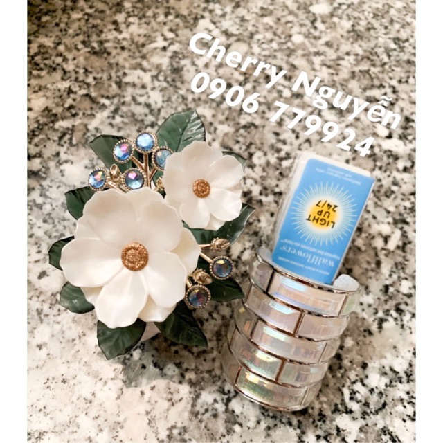 Máy cắm tinh dầu Bath and Body Works