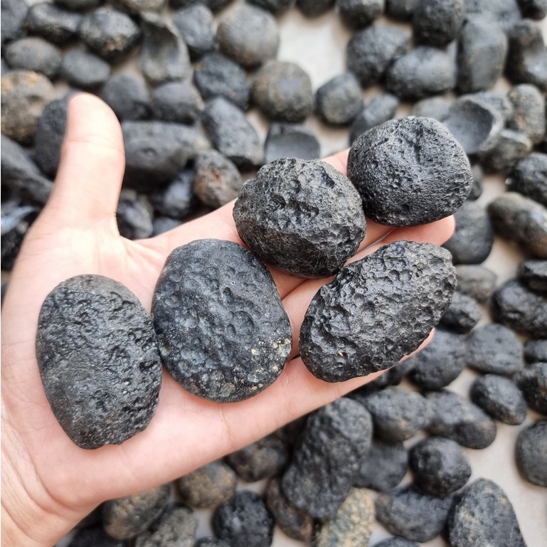 Đá thiên thạch Tektite (Tectit) Việt Nam, đá phong thủy, thanh tẩy Tarot, Reiki, thiền định