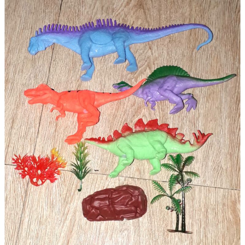 Sét 4 con khủng long chít chít bằng nhưa kèm phụ kiện