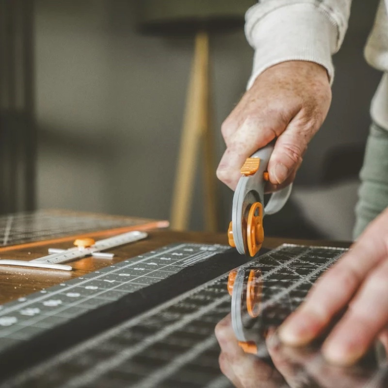 Kéo cắt đa năng Fiskars Comfort Loop Rotary Cutter