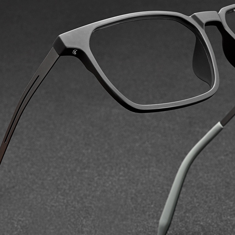 Kính Mát HEVIA Gọng Titan Tròng To Siêu Nhẹ Co Giãn Thoải Mái Thời Trang Cho Nam PT040