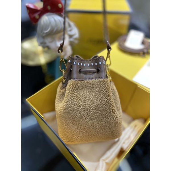 Túi FENDI rút da lông