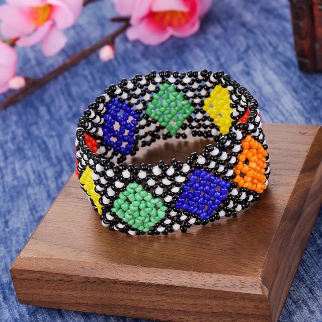 Vòng tay dân tộc