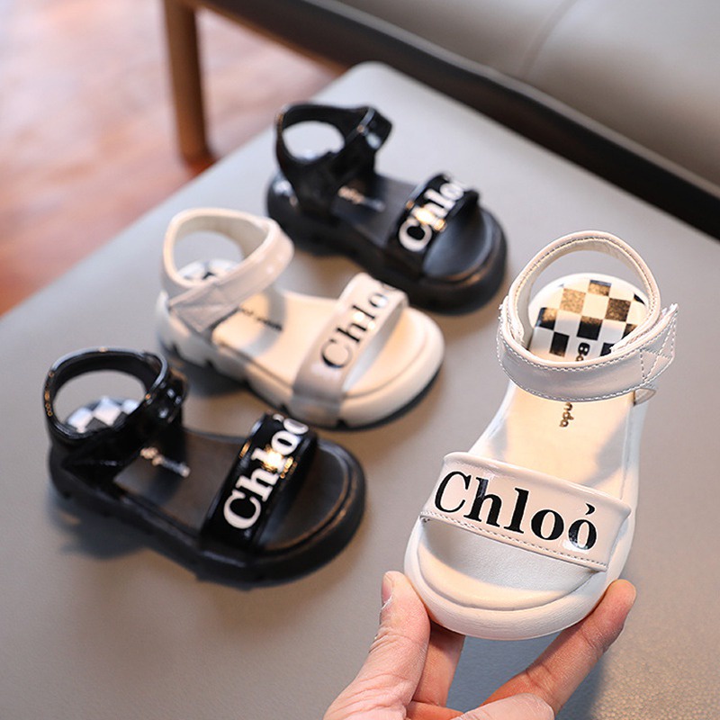 Xăng đan Đế Mềm Đi Biển In Chữ Cho Bé Gái