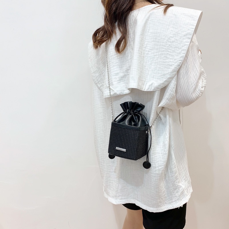 Túi Đeo JASMIN NOIR Chéo Hình Vuông Đính Đá Phối Dây Xích Thời Trang Cho Nữ