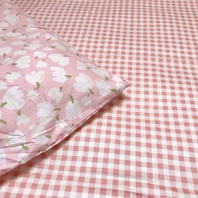 Set Chăn Ga Gối Poly Cotton Hoa Nhí Hồng Caro