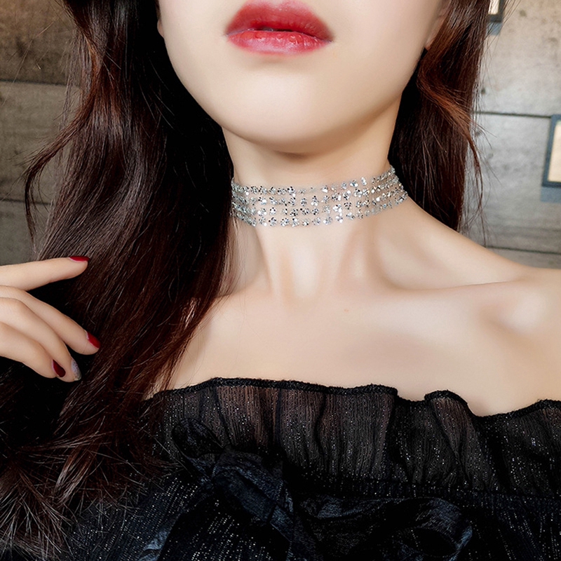 Vòng cổ choker đính đá phong cách hợp thời trang cho nữ