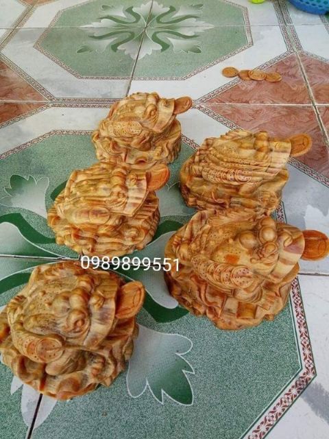 Tượng con cóc gỗ huyết long