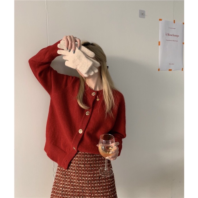 set áo cardigan + chân váy ngắn kẻ caro màu đỏ