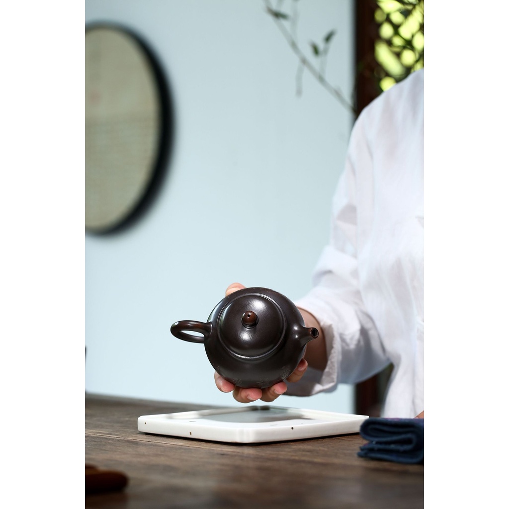 Ấm Tử Nê Khâm Châu Dung Thiên Sơn Thủy 200 ml (Lọc Tổ Ong)