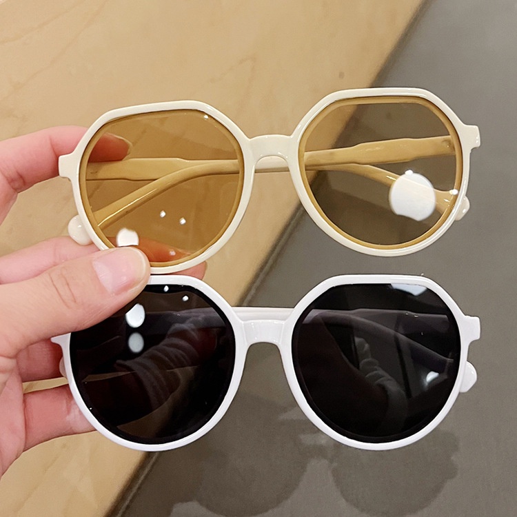 Kính mát chống tia uv thời trang cho bé sự bảo vệ