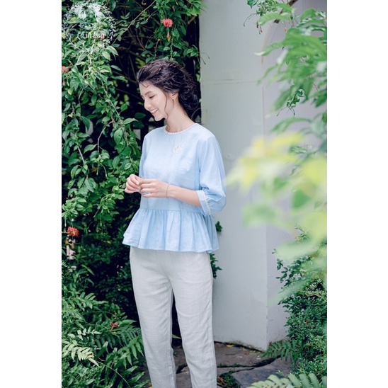 Áo peplum nhún linen thêu tay màu xanh LÁ IN HOA