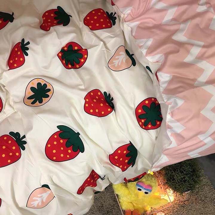 Bộ chăn ga gối drap giường chất cotton poly họa tiết những trái dâu