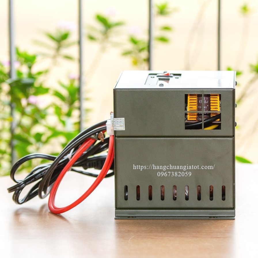 Máy kích điện bình ắc quy 24V lên 220V công suất 2.000VA/1.500W Hàng NHẬT Sóng Sine chuẩn kiêm sạc tự ngắt