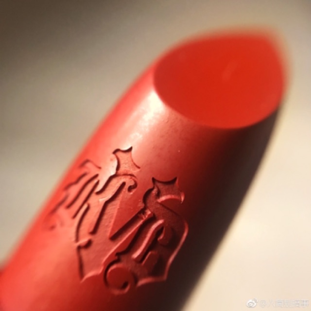 Son thỏi Kat Von D Studded Kiss Creme Lipstick đủ bill