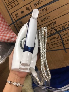 Bàn ủi mini hơi nước gọn nhẹ