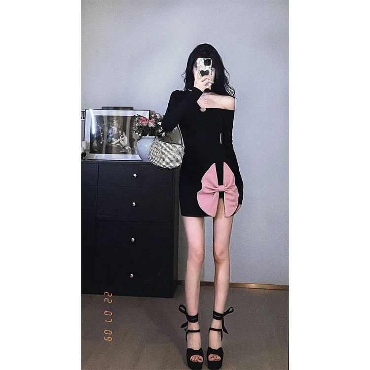 Sweet, cool, spicy neck dress, slim and spicy girl in early autumn, design sense, bow knot, shoulder bag, hip skirt, split skirt.