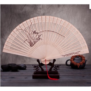 Quạt cổ trang điêu khắc phong cảnh
