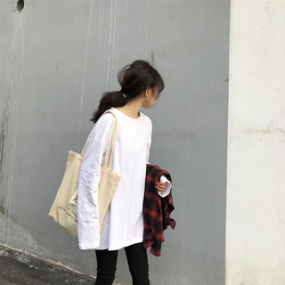 Áo thun trắng tay dài oversize