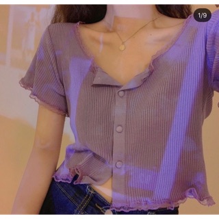 Áo croptop nút cúc gân tăm phối viền ren