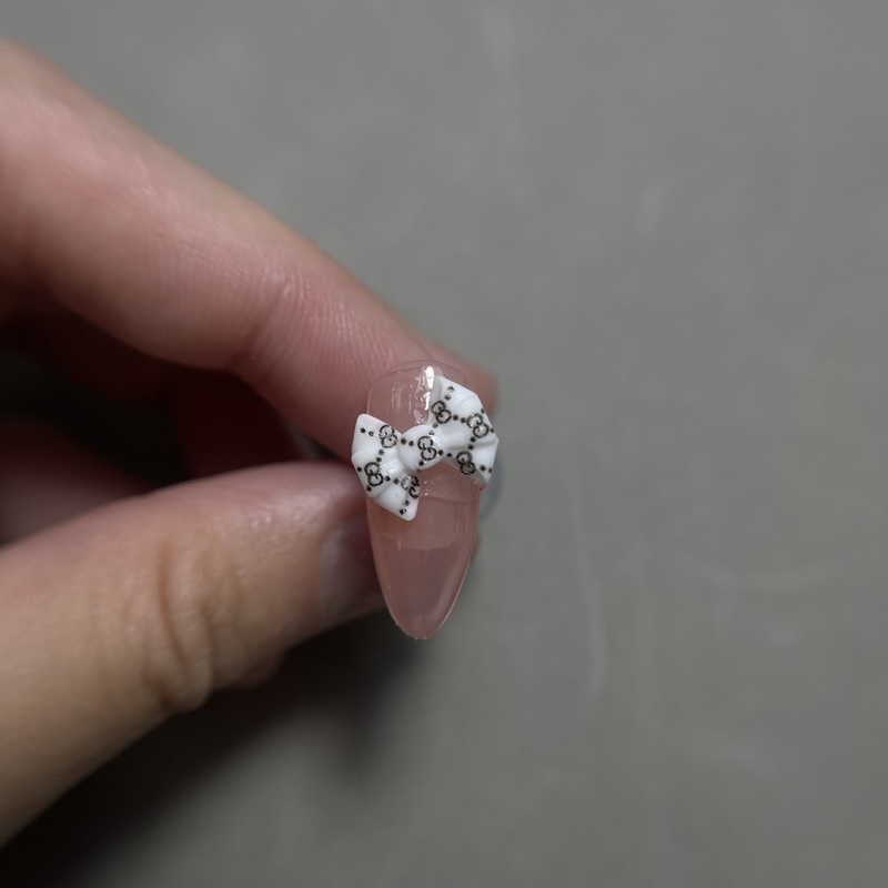 Charm nơ logo sang chảnh