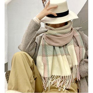 Khăn choàng cổ nữ họa tiết đẹp xin cho các bạn gái