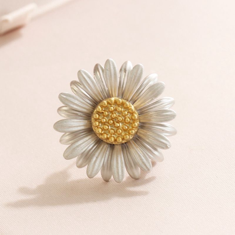 SAN*Unisex Wild Flower Daisy Brooch Pin Natural Pearls Design Vintage Scarf Decor