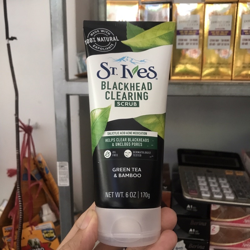 Sữa rửa mặt tẩy tế bào chết ST.Ives Blackhead Clearing Trà Xanh 170g.