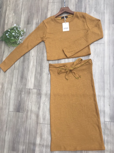 Áo thun CROPTOP ,chân váy thắt nơ (nguyên set )