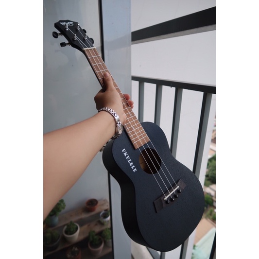 Đàn ukulele concert đen BWS GỖ - tặng đủ phụ kiện