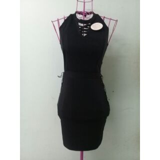 Đầm body cổ yếm