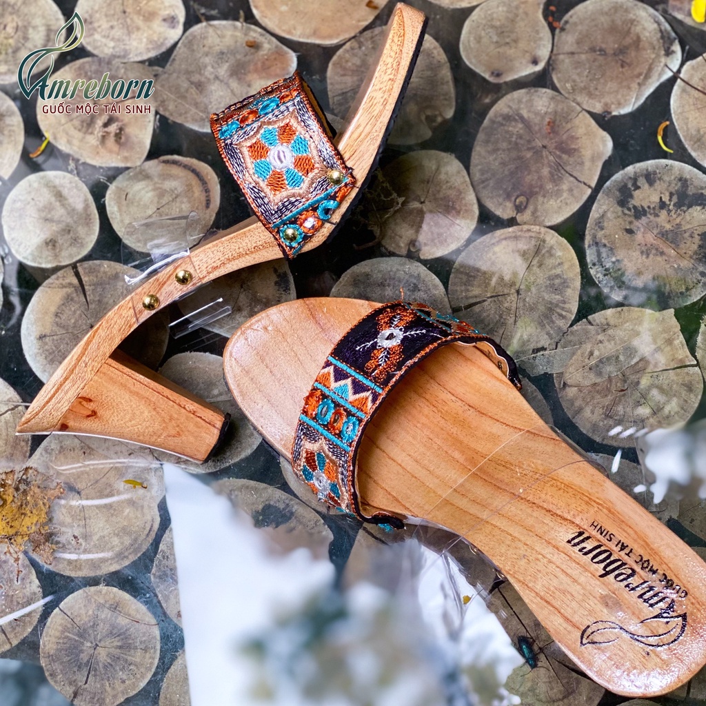 Guốc mộc thổ cẩm H'Mông đính kết thủ công siêu đẹp, guốc mộc cao gót 7cm