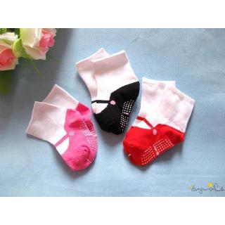 1 Đôi vớ giữ ấm chống trượt cho bé