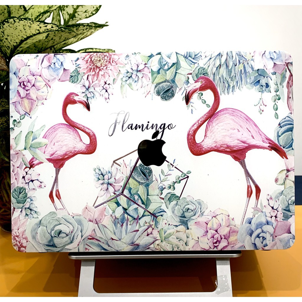 Case ,Ốp Macbook In Hình Hồng Hạc (Tặng Kèm Nút Chống Bụi + Chống gãy đầu dây sạc )