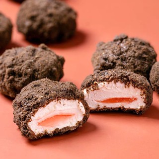 Kẹo bông phủ oreo nhân dâu tây
