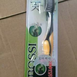Bàn chải đánh răng than hoạt tính Bossi