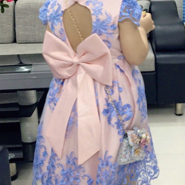 Đầm Công Chúa Cao Cấp TiNa’s House: Phối Ren, Khoét Lưng Kèm Nơ To... Cho Bé Từ 03-10 Tuổi.