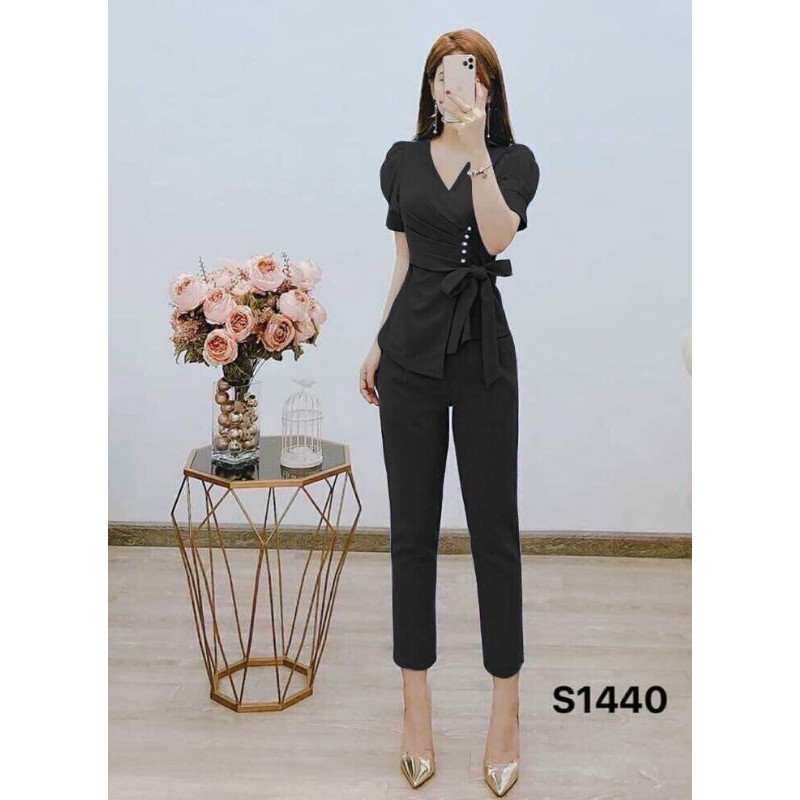 Set áo cổ chéo đính cườm buộc nơ eo và quần dài